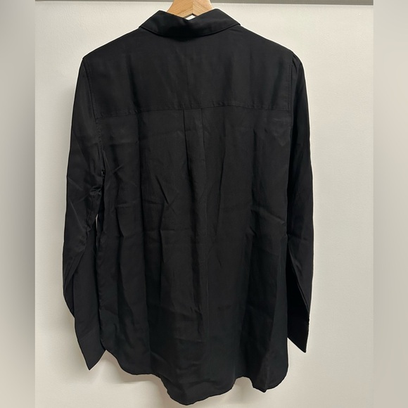 BNWT- Banana Republic Black Flowy Dress Shirt (S) - Picture 2 of 11